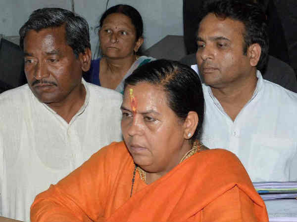 लोकप्रिय नेता और 13 केस 