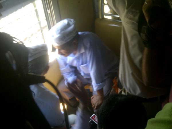 लोकल ट्रेन में अरविंद केजरीवाल 