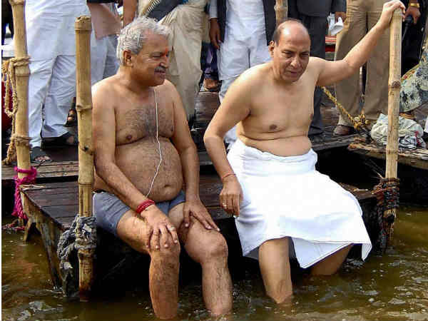 कुंभ मेले में राजनाथ सिंह 