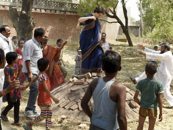 अमेठी में प्रियंका गांधी 