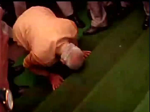 सादगी का पहला परिचय 