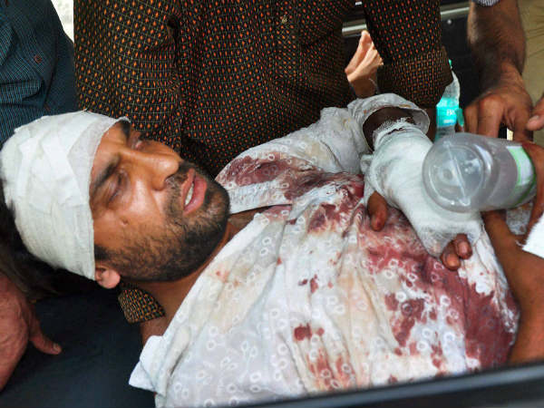 लहूलुहान हुए यात्री 