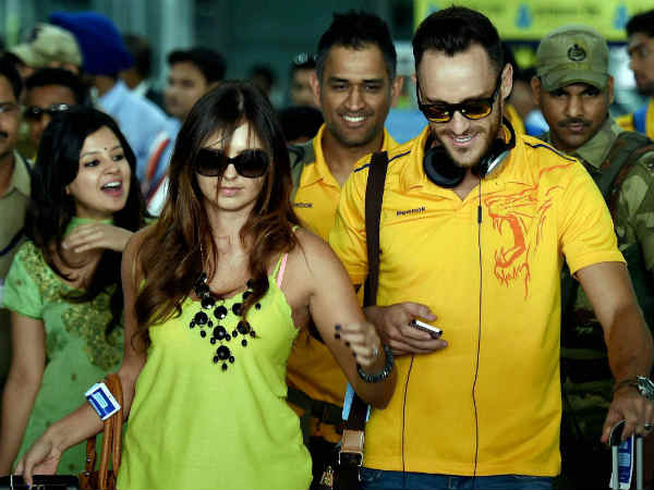 साथियों के साथ नजर आए सीएसके के खिलाड़ी 