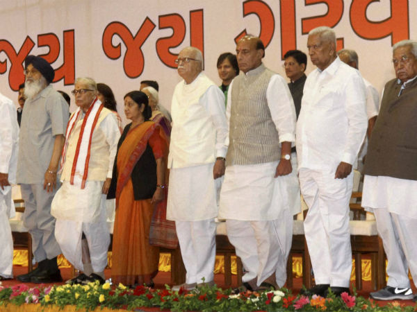 14 सदस्यीय प्रतिनिधिमंडल के साथ नवाज
