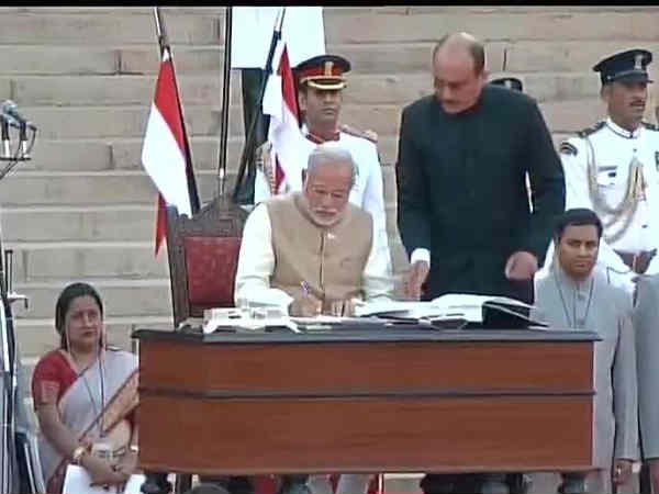 नरेंद्र दामोदरदास मोदी 