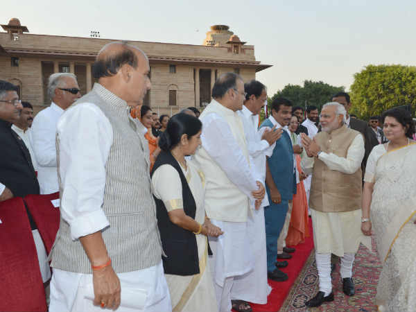 राष्‍ट्रपति भवन पहुंचे नरेंद्र मोदी
