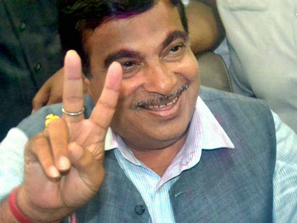 गडकरी के खिलाफ 4 मामले
