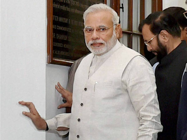 अर्थव्यवस्था को पटरी पर लाने की कोशिश