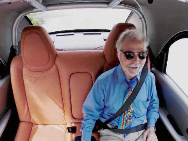 300,000 मील की दूरी तय 