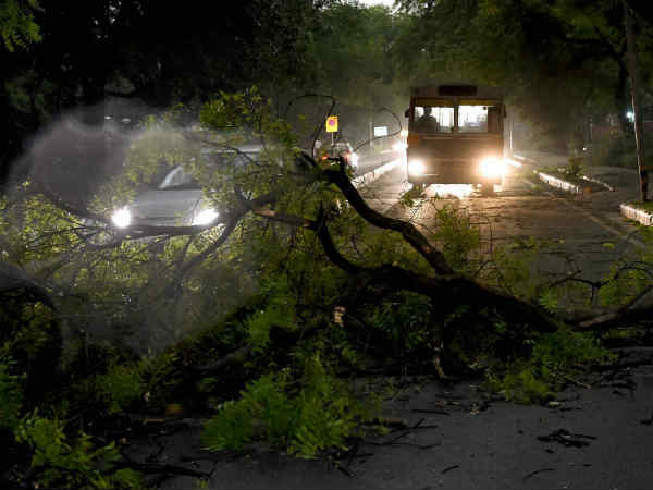 बिजली की कमी से लोग परेशान 