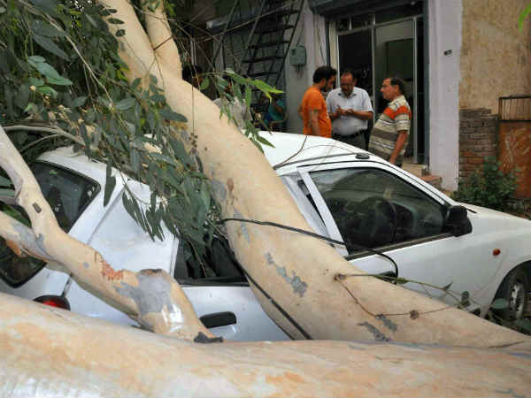 आज भी संभलकर निकलिए घर से 