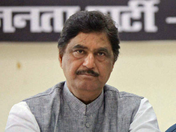 निम्न वर्ग के लोगों पर पकड़