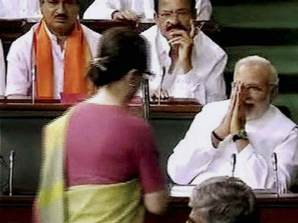 नरेंद्र मोदी की पहली स्‍पीच से प्रभावित थरूर