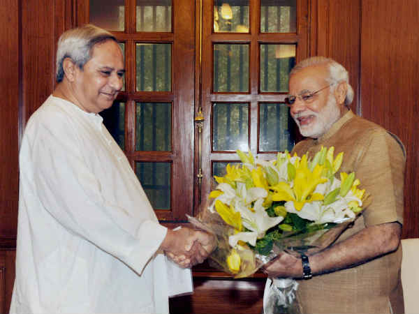 बढ़ा दिया विरोधियों की ओर हाथ 