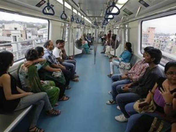 बम-बम-बंबई, बंबई हमको जम गई