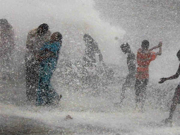 मुंबई में हाईटाइड का मौसम मुंबई में हाईटाइड का मौसम