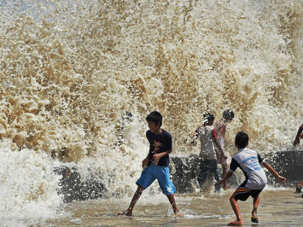 मौसम विभाग ने शुक्रवार को 4.79 मीटर ऊंची लहरों का अनुमान