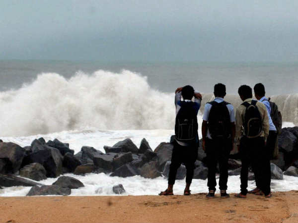 मैंगलोर में हाईटाइड का असर 