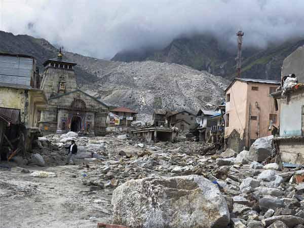 कई हेक्टेयर खेत नष्ट हुए 