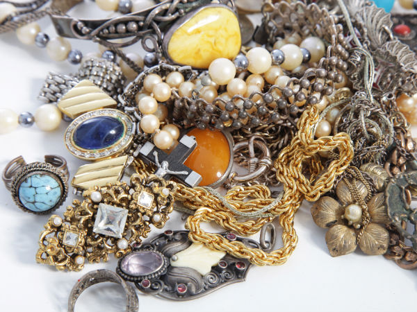 जज़्बातों से लूटपाट 