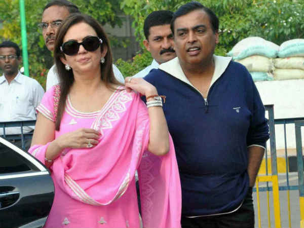 नीता अंबानी की बताई डाइट ही फॉलो करते हैं मुकेश नीता अंबानी की बताई डाइट ही फॉलो करते हैं मुकेश