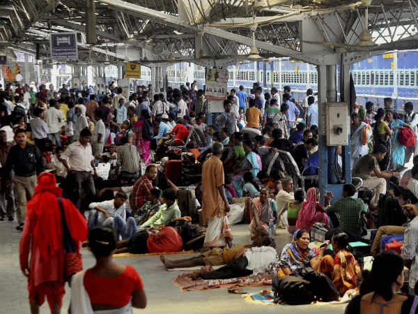 बिगड़ गई व्यवस्था 