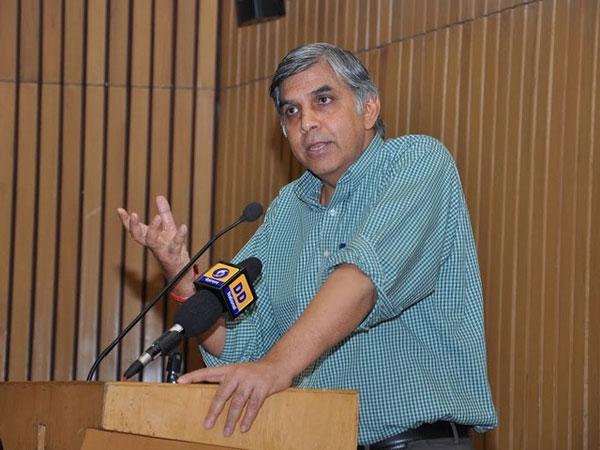 डीयू में दाखिले का आवेदक). डीयू में दाखिले का आवेदक).