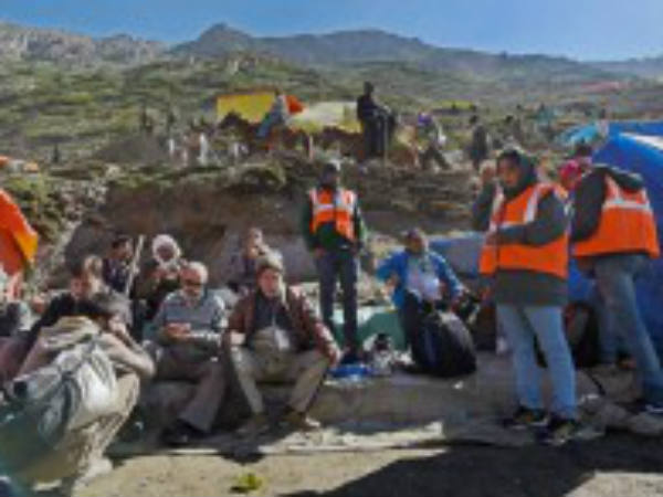 आराम करते हुए भोले के भक्‍त 