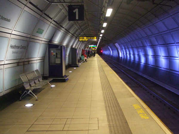 हीथ्रो हवाई अड्डा- 