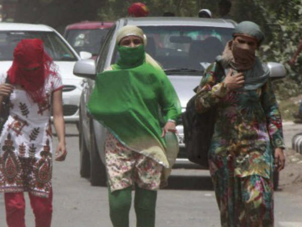 फब्तियां कसना