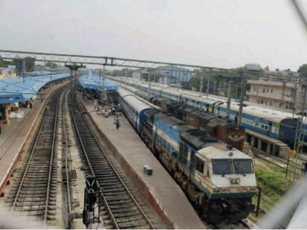 45 घंटे ट्रेन में