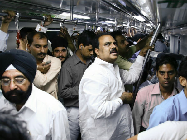 निचली श्रेणी के डिब्बों में शौचालय