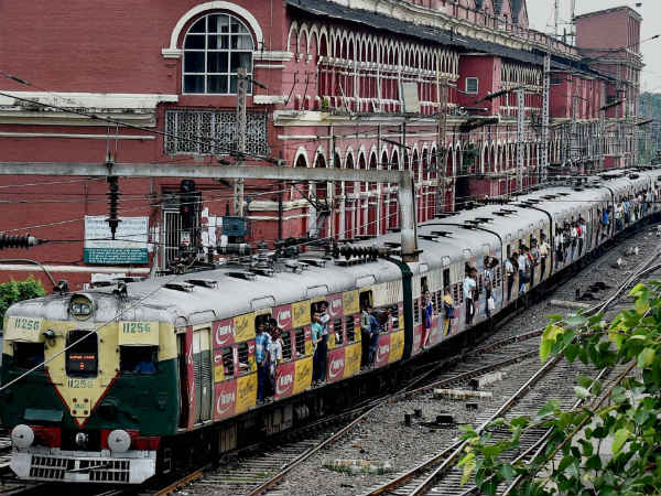 अब स्‍टेशन पर ही ऑफिस का काम