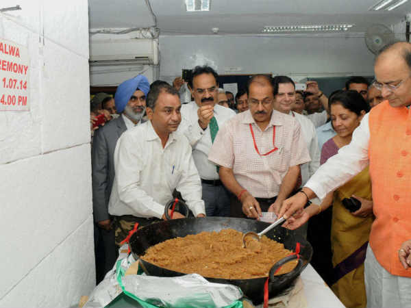  बेसमेंट में तैयार होता है हलवा 