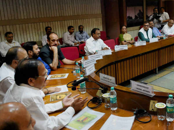 इंटेलीजेंस ऑफिसर की पूरी नजर 