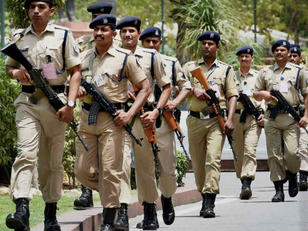 पूरी सुरक्षा में पहुंचाए जाते हैं संसद 