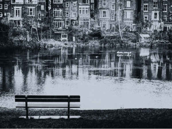 हर किसी को नहीं आते रंगीन सपने 