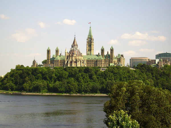 अपनी सुरक्षा में मुस्तैद अपनी सुरक्षा में मुस्तैद