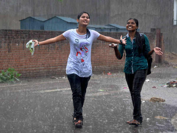 इलाहाबाद में बारिश की मस्ती 