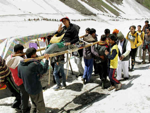 कुछ ऐसे जाते हैं यात्रा पर 