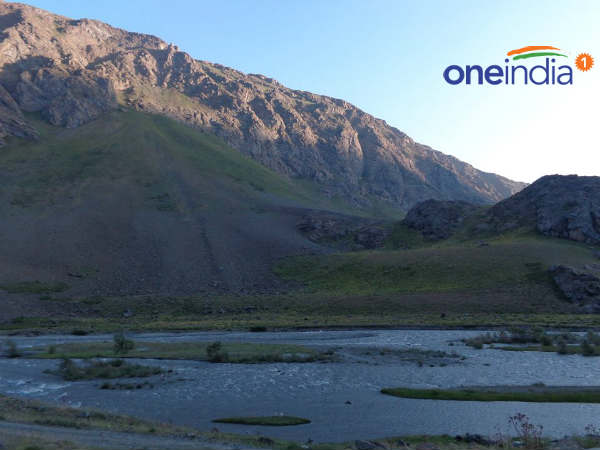 सन्नाटे के साये में है यह घाटी 