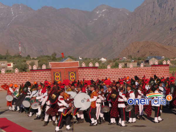 कागिल में परेड कागिल में परेड