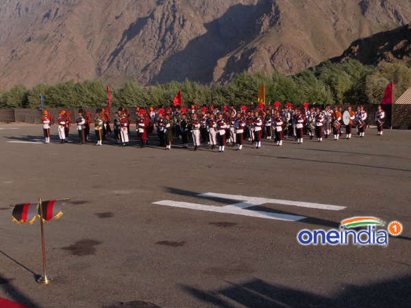 परेड में वीरगाथा परेड में वीरगाथा