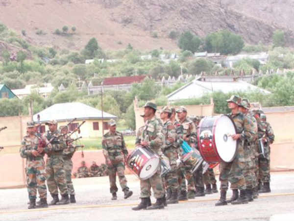 कारगिल में परेड कारगिल में परेड