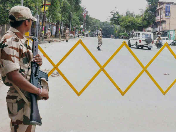 इलाके में कर्फ्यू 