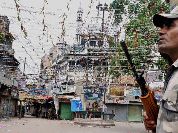 चप्पे-चप्पे पर पुलिस