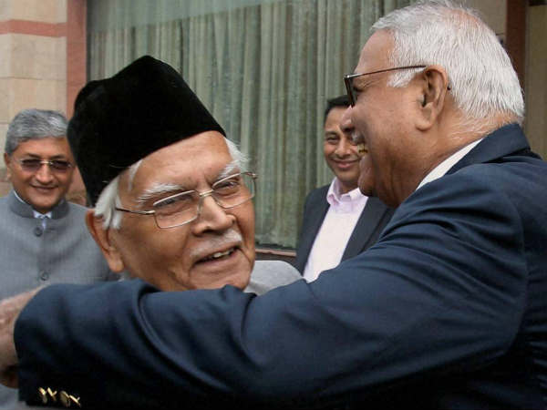 प्रश्न: सोनिया-प्रियंका ने आपको किताब लिखने से रोका था?