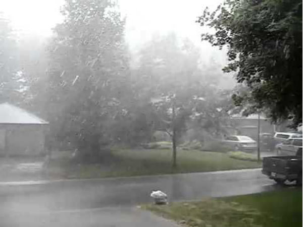 पहाड़ी क्षेत्रों में होता है खतरा पहाड़ी क्षेत्रों में होता है खतरा