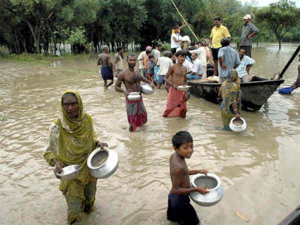बाहर निकाल देती है 