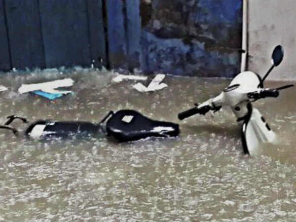 घरों में घुसा पानी